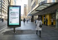 選購戶(hù)外智能公交站臺液晶屏獨家秘笈