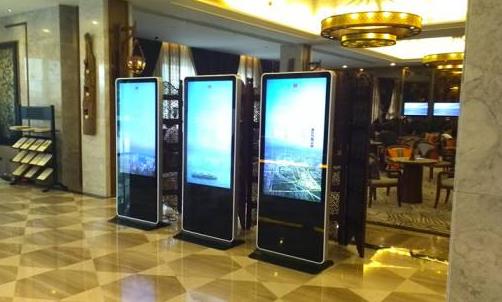 戶(hù)外高亮屏廣告機 商業(yè)區應用