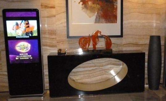 戶(hù)外高亮液晶屏廣告機