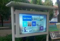 智能化綜合城市建設 戶(hù)外高亮屏廣告機點(diǎn)亮生活